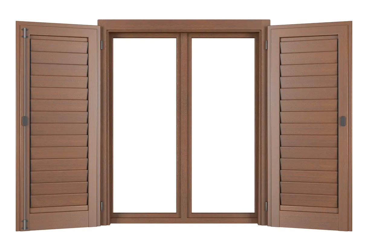 Fenêtre ouverte avec volets en bois marron clair, cadre assorti.