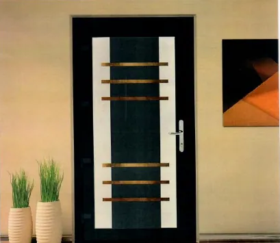 Porte intérieure moderne noire avec bandes blanches et accents bois.
